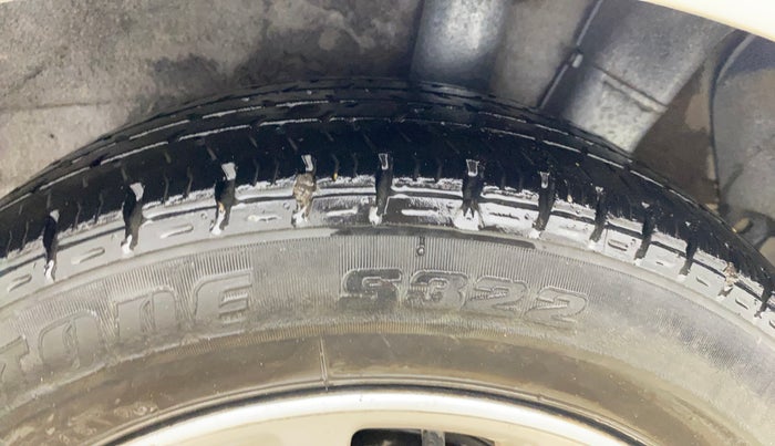 2015 Hyundai Grand i10 ASTA AT 1.2 KAPPA VTVT, CNG, Automatic, 1,24,302 km, Left Rear Tyre Tread