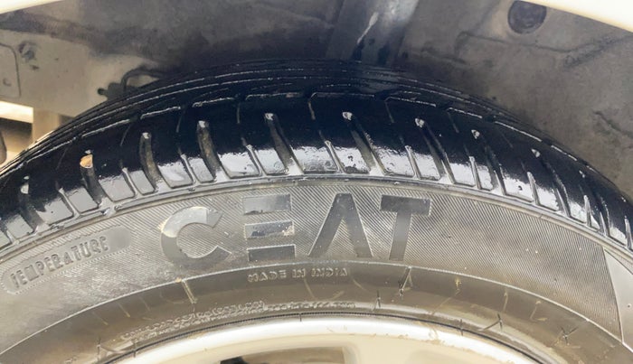 2015 Hyundai Grand i10 ASTA AT 1.2 KAPPA VTVT, CNG, Automatic, 1,24,302 km, Right Rear Tyre Tread