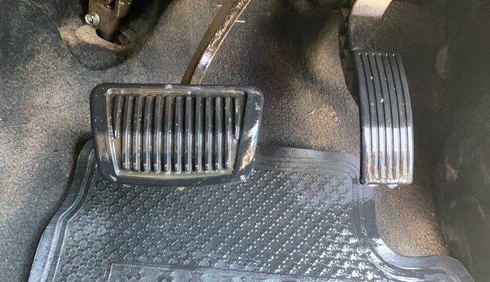 2015 Hyundai Grand i10 ASTA AT 1.2 KAPPA VTVT, CNG, Automatic, 1,24,302 km, Pedals