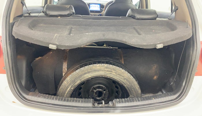 2015 Hyundai Grand i10 ASTA AT 1.2 KAPPA VTVT, CNG, Automatic, 1,24,302 km, Boot Inside