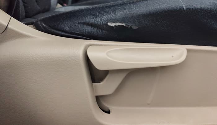 2015 Volkswagen Polo HIGHLINE1.2L, Petrol, Manual, 61,171 km, Driver Side Adjustment Panel