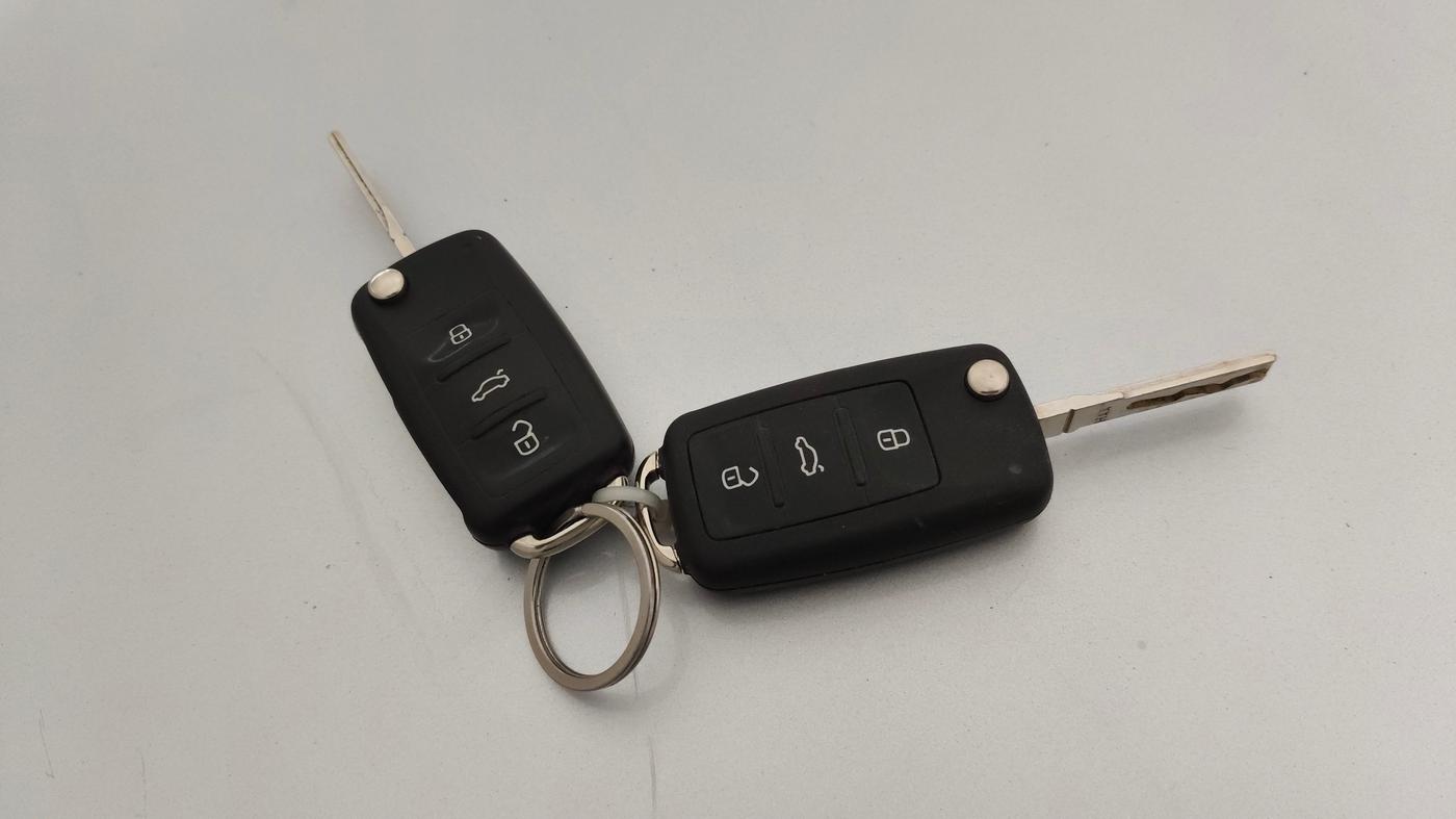 2015 Volkswagen Polo HIGHLINE1.2L, Petrol, Manual, 61,171 km, Key Close Up