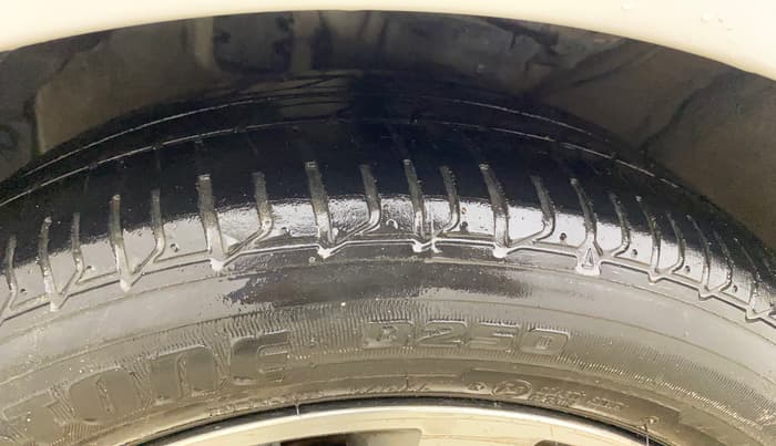 2014 Hyundai Verna FLUIDIC 1.6 CRDI SX OPT AT, Diesel, Automatic, 90,385 km, Left Front Tyre Tread