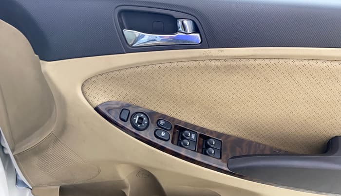 2014 Hyundai Verna FLUIDIC 1.6 CRDI SX OPT AT, Diesel, Automatic, 90,385 km, Driver Side Door Panels Control
