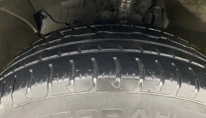 2014 Renault Duster RXL PETROL, Petrol, Manual, 39,203 km, Left Front Tyre Tread