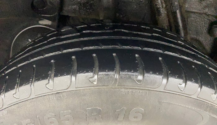 2014 Renault Duster RXL PETROL, Petrol, Manual, 39,203 km, Right Rear Tyre Tread