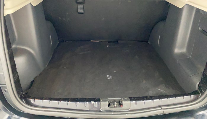 2014 Renault Duster RXL PETROL, Petrol, Manual, 39,203 km, Boot Inside