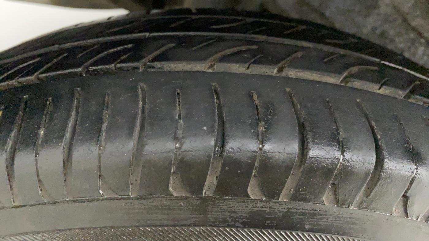 2017 Maruti Wagon R 1.0 VXI, Petrol, Manual, 19,251 km, Right Rear Tyre Tread