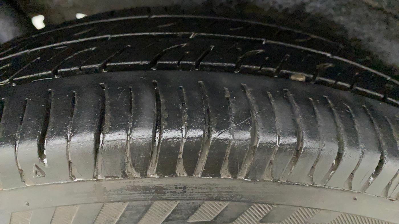 2017 Maruti Wagon R 1.0 VXI, Petrol, Manual, 19,251 km, Right Front Tyre Tread
