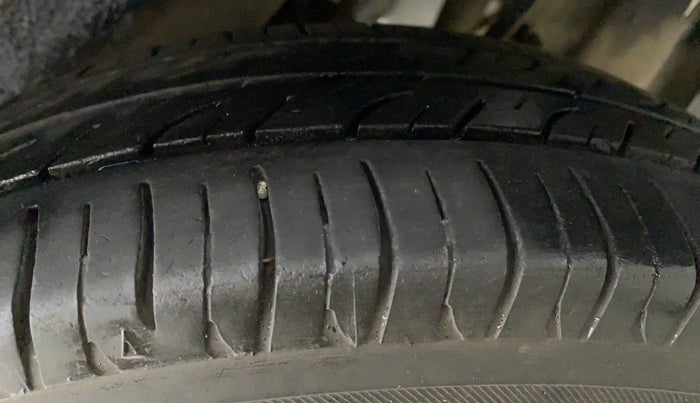 2017 Maruti Wagon R 1.0 VXI, Petrol, Manual, 19,251 km, Left Rear Tyre Tread