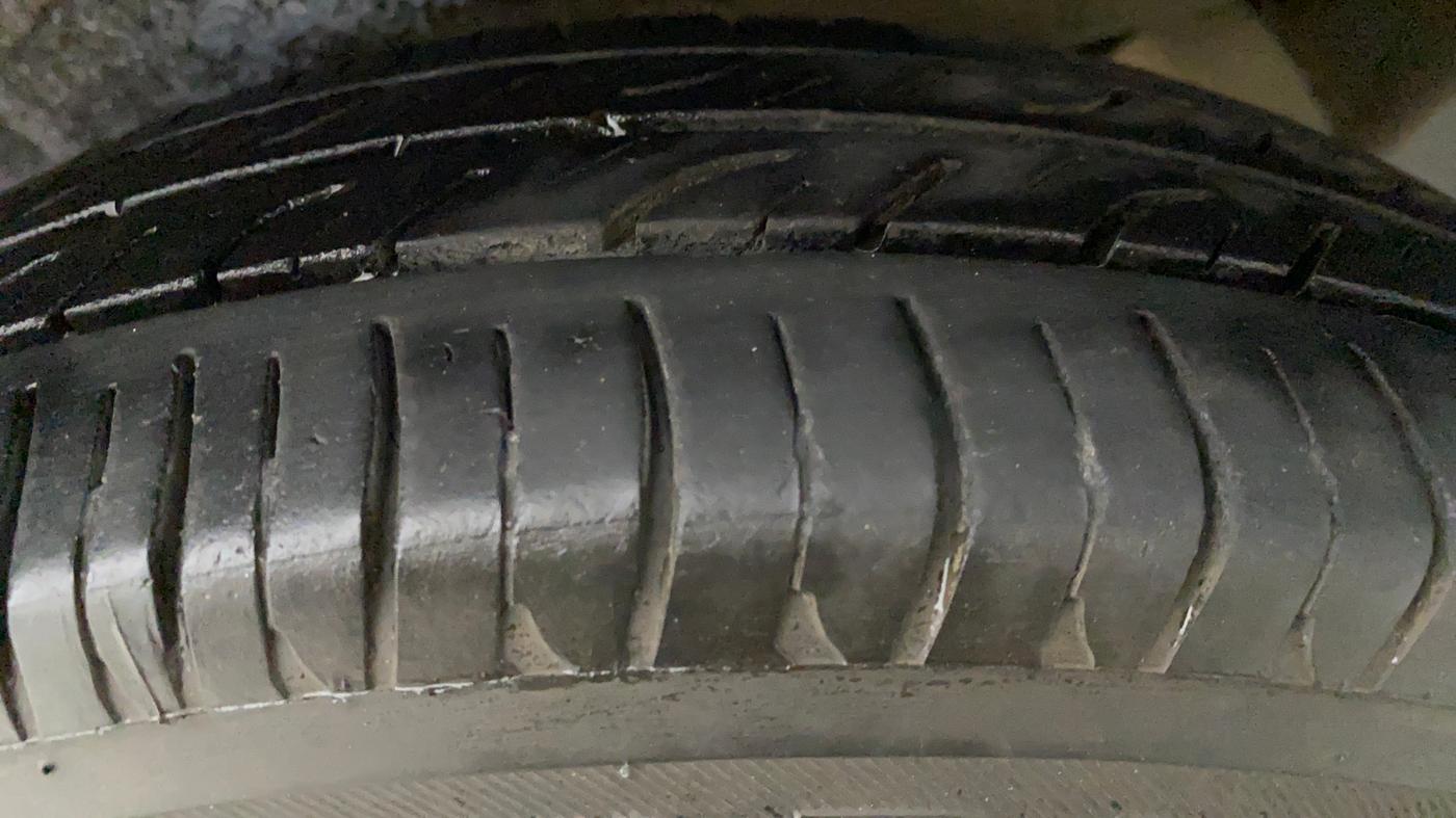 2017 Maruti Wagon R 1.0 VXI, Petrol, Manual, 19,251 km, Left Front Tyre Tread
