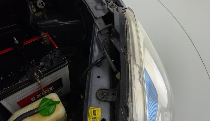2017 Maruti Wagon R 1.0 VXI, Petrol, Manual, 19,251 km, Left headlight - Clamp has minor damage