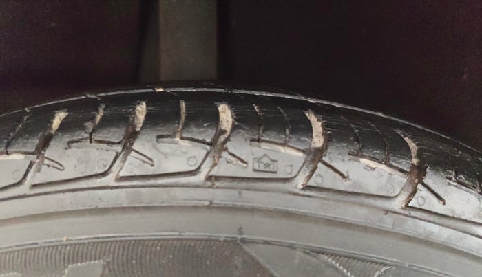 2017 Maruti Baleno DELTA CVT PETROL 1.2, Petrol, Automatic, 40,767 km, Right Rear Tyre Tread