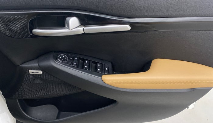 2022 KIA SELTOS HTX PLUS 1.5 DIESEL, Diesel, Manual, 1,36,501 km, Driver Side Door Panels Control