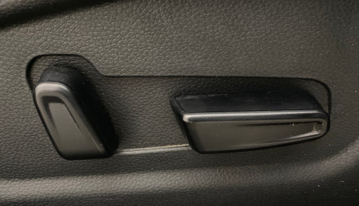 2022 KIA SELTOS HTX PLUS 1.5 DIESEL, Diesel, Manual, 1,36,501 km, Driver Side Adjustment Panel