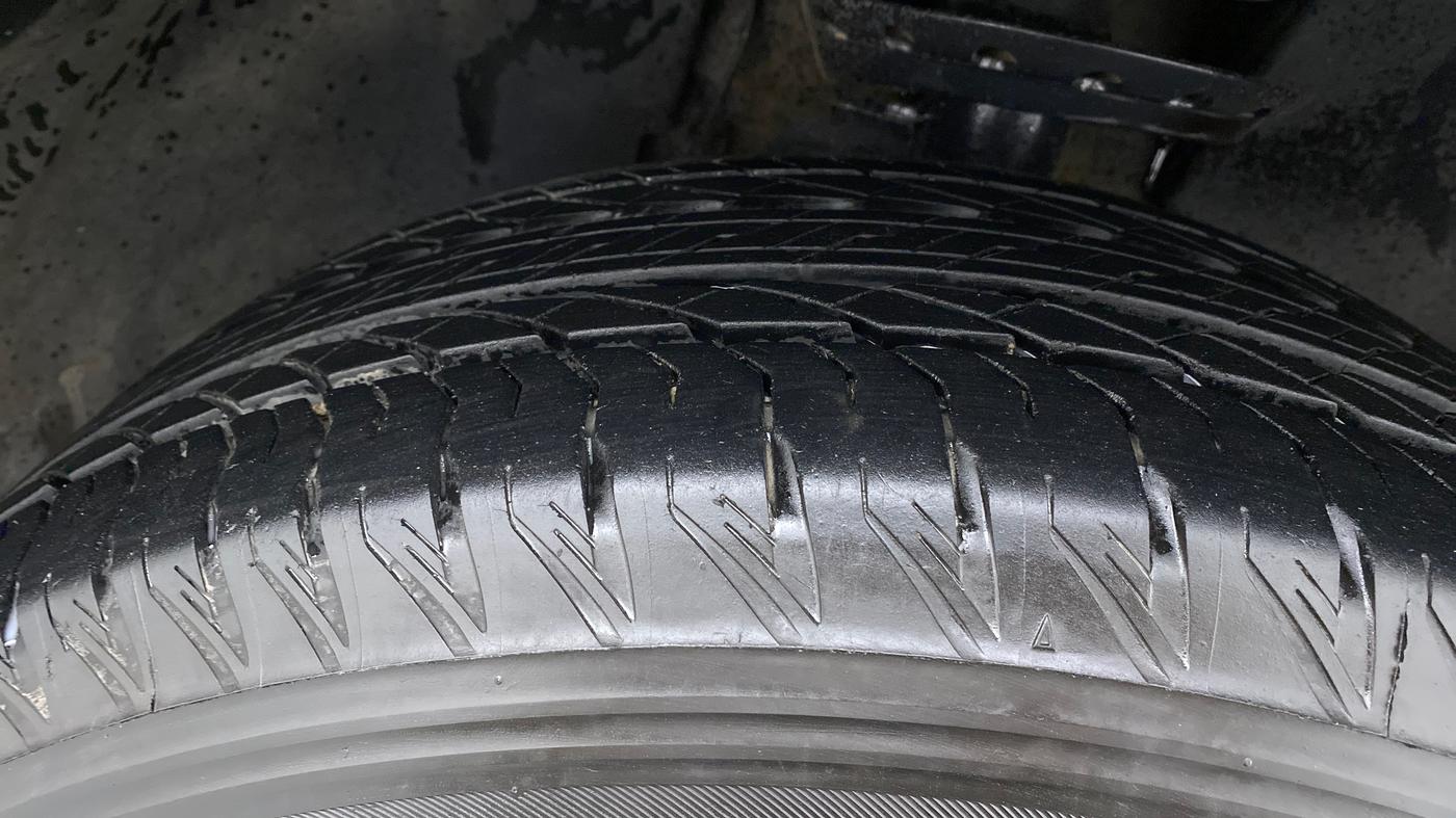 2022 Tata Safari XZA+ DARK EDITION , Diesel, Automatic, 15,172 km, Right Front Tyre Tread