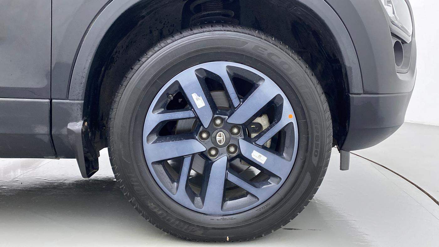 2022 Tata Safari XZA+ DARK EDITION , Diesel, Automatic, 15,172 km, Right Front Wheel