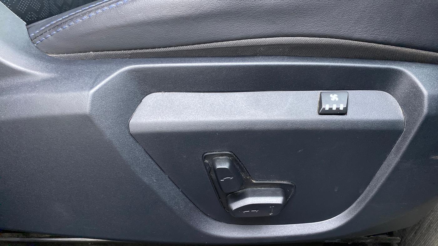 2022 Tata Safari XZA+ DARK EDITION , Diesel, Automatic, 15,172 km, Driver Side Adjustment Panel