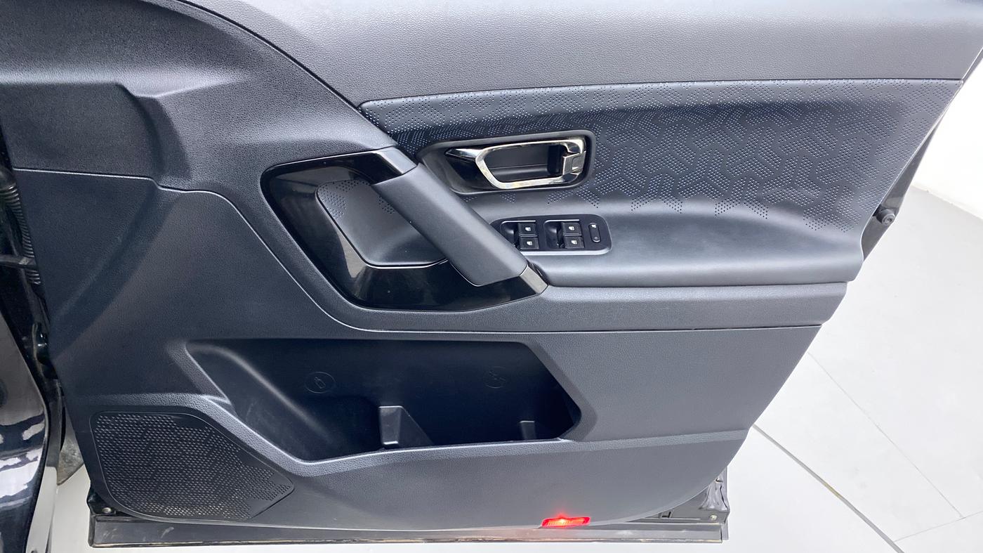 2022 Tata Safari XZA+ DARK EDITION , Diesel, Automatic, 15,172 km, Driver Side Door Panels Control