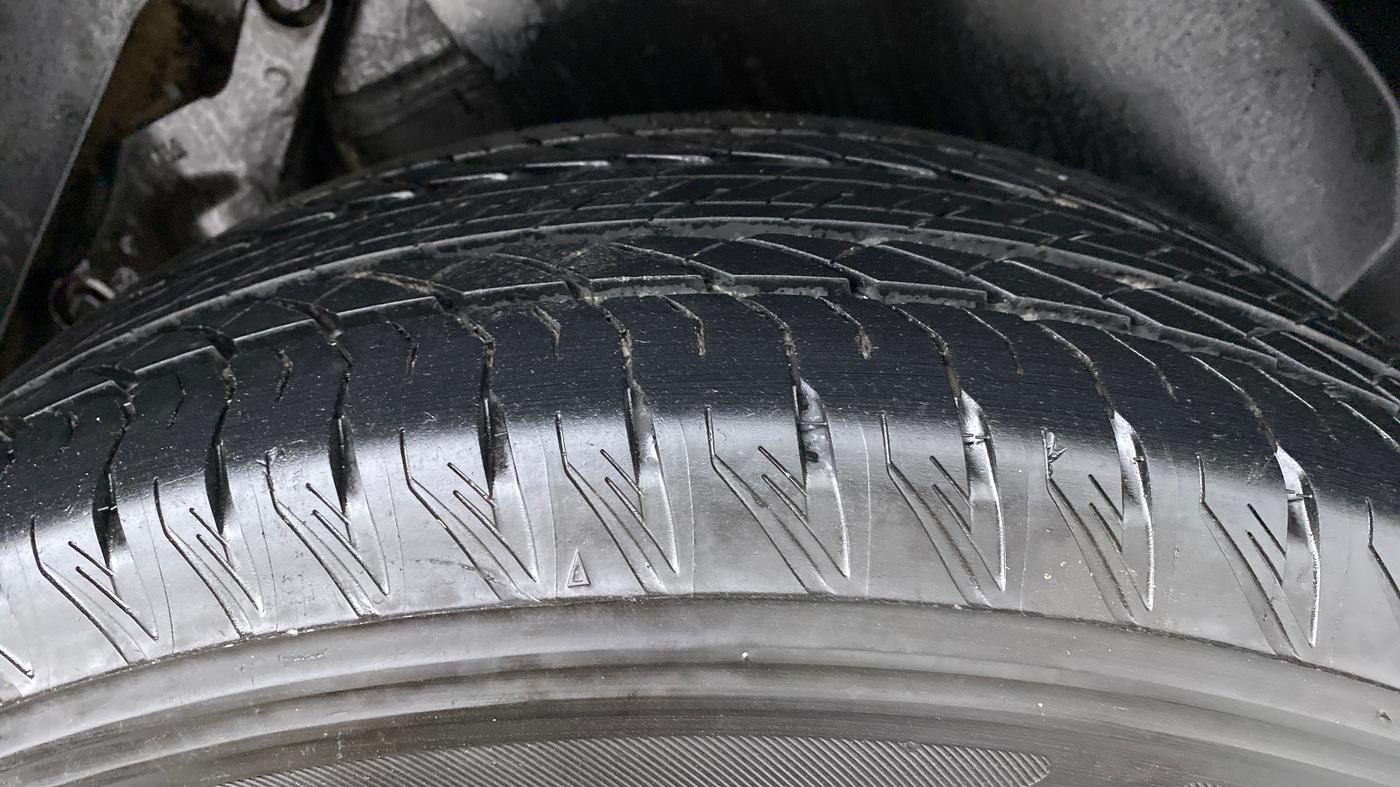 2022 Tata Safari XZA+ DARK EDITION , Diesel, Automatic, 15,172 km, Left Rear Tyre Tread
