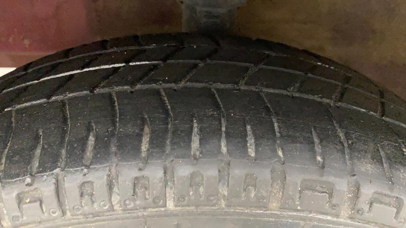 2016 Hyundai Eon ERA +, Petrol, Manual, 48,125 km, Left Front Tyre Tread