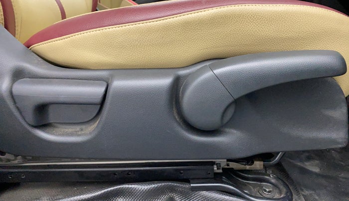 2017 Honda Jazz 1.2 V AT, Petrol, Automatic, 21,509 km, Driver Side Adjustment Panel