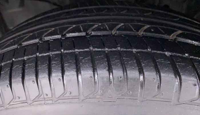 2017 Honda Jazz 1.2 V AT, Petrol, Automatic, 21,509 km, Left Front Tyre Tread