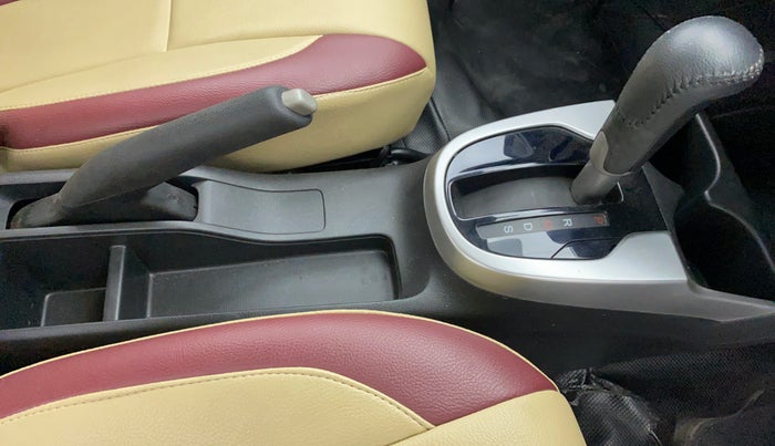 2017 Honda Jazz 1.2 V AT, Petrol, Automatic, 21,509 km, Gear Lever