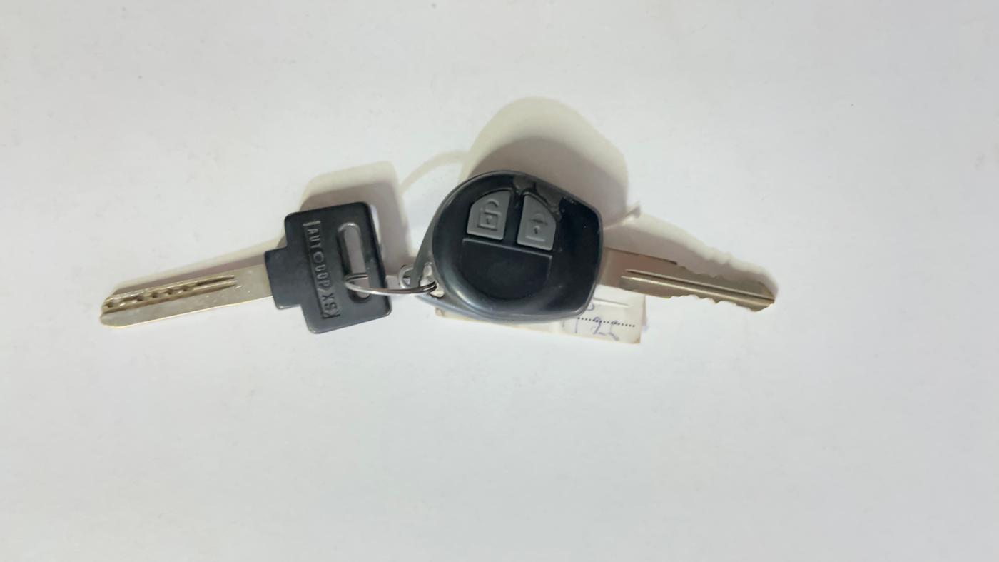 2014 Maruti Swift VXI, Petrol, Manual, 1,11,377 km, Key Close Up