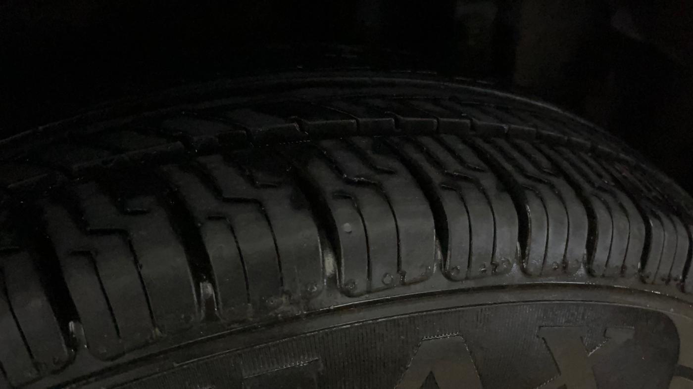 2014 Maruti Swift VXI, Petrol, Manual, 1,11,377 km, Left Rear Tyre Tread