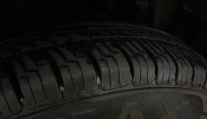 2014 Maruti Swift VXI, Petrol, Manual, 1,11,377 km, Left Rear Tyre Tread