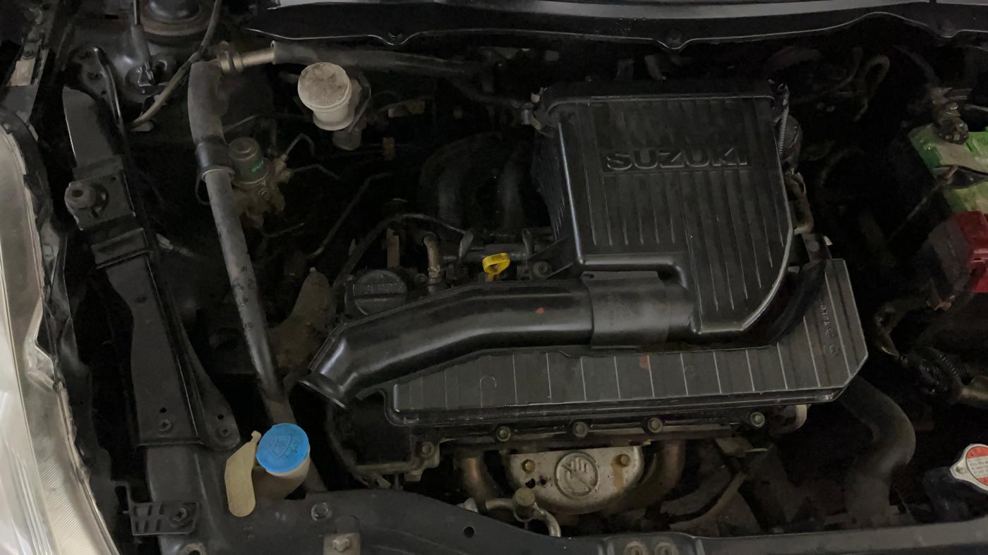 2014 Maruti Swift VXI, Petrol, Manual, 1,11,377 km, Engine View - Right