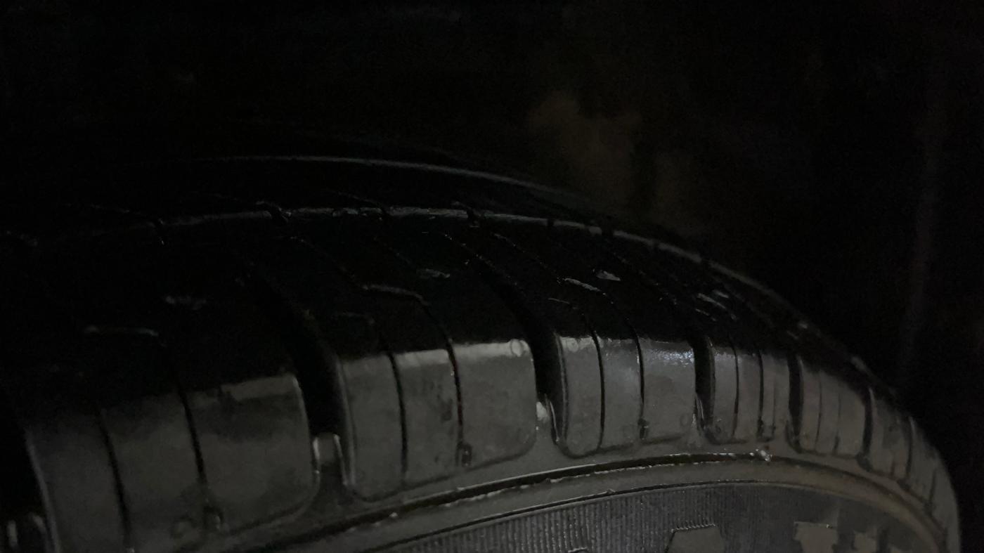 2014 Maruti Swift VXI, Petrol, Manual, 1,11,377 km, Left Front Tyre Tread
