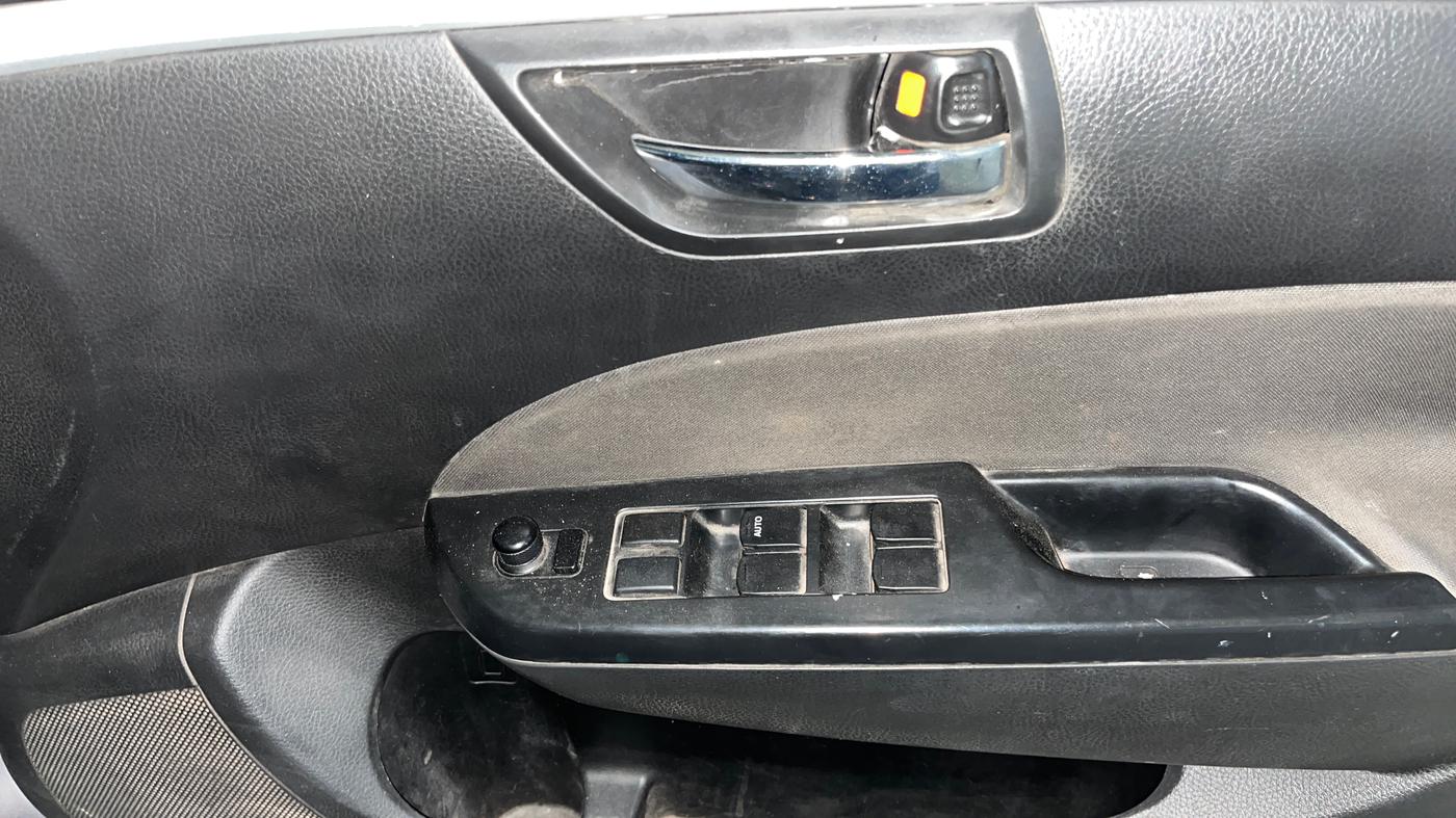2014 Maruti Swift VXI, Petrol, Manual, 1,11,377 km, Driver Side Door Panels Control