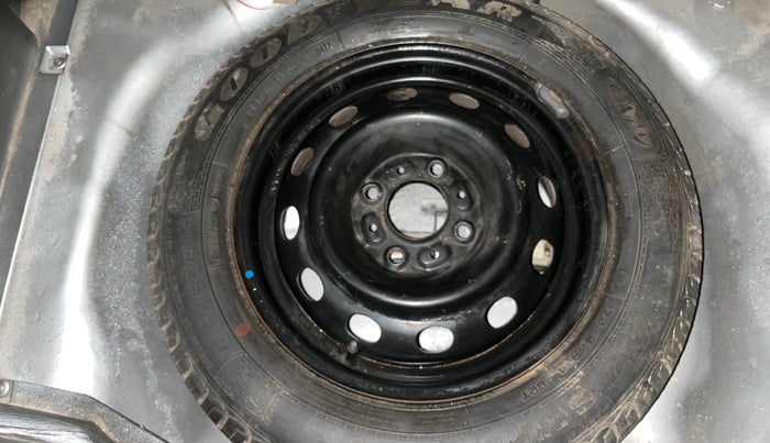 2014 Maruti Swift VXI, Petrol, Manual, 1,11,377 km, Spare Tyre