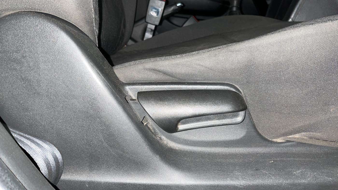2014 Maruti Swift VXI, Petrol, Manual, 1,11,377 km, Driver Side Adjustment Panel