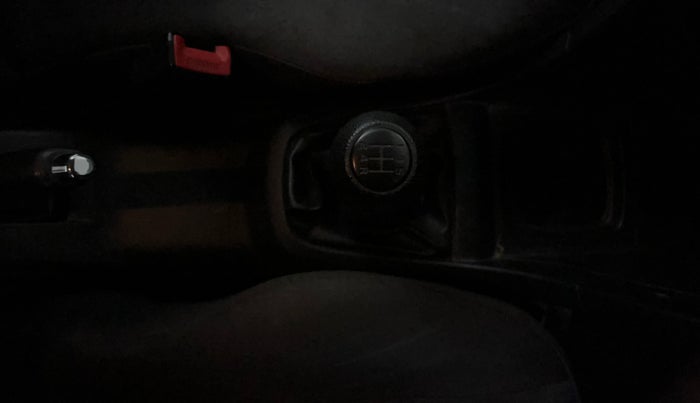 2014 Maruti Swift VXI, Petrol, Manual, 1,11,377 km, Gear Lever