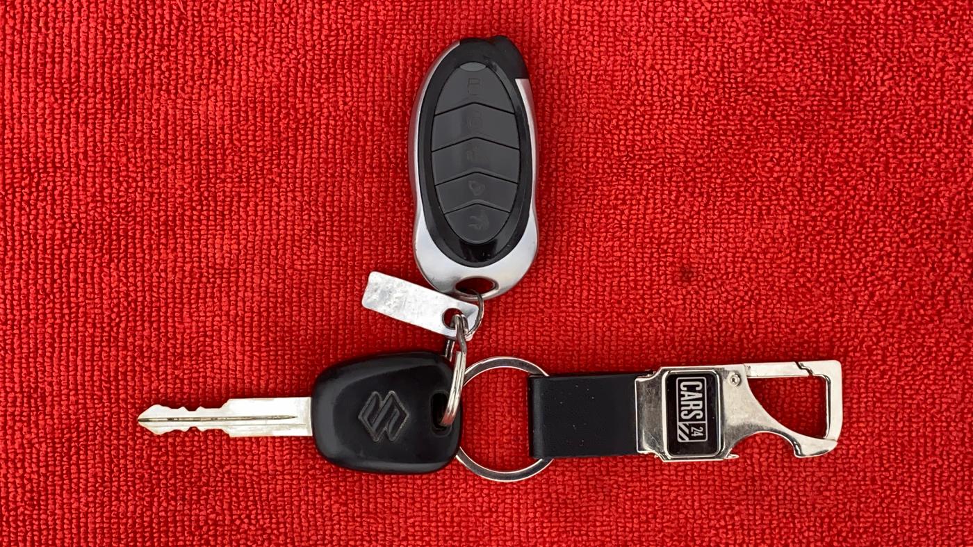 2019 Maruti Alto K10 VXI P, Petrol, Manual, 46,892 km, Key Close Up