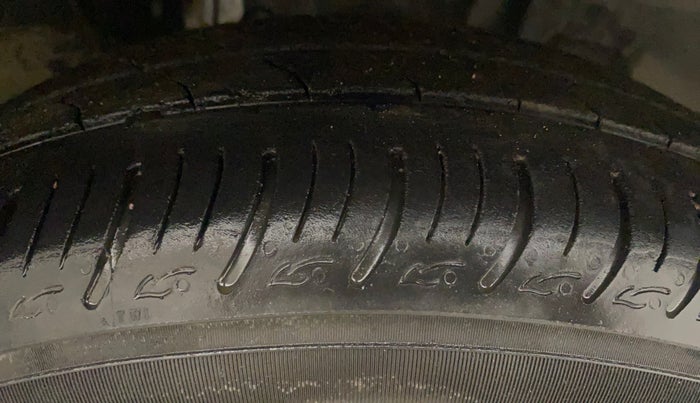 2021 Renault TRIBER RXZ AMT, Petrol, Automatic, 40,549 km, Right Front Tyre Tread