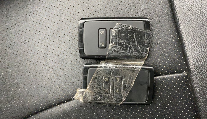 2021 Renault TRIBER RXZ AMT, Petrol, Automatic, 40,549 km, Key Close Up