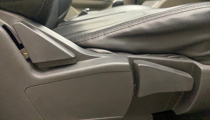 2021 Renault TRIBER RXZ AMT, Petrol, Automatic, 40,549 km, Driver Side Adjustment Panel