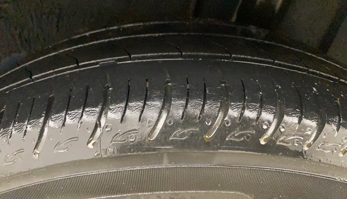 2021 Renault TRIBER RXZ AMT, Petrol, Automatic, 40,549 km, Left Rear Tyre Tread