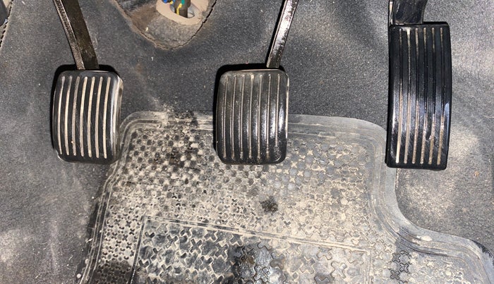 2014 Hyundai Xcent S 1.2, Petrol, Manual, 1,37,662 km, Pedals