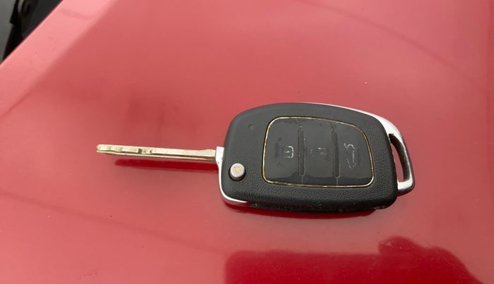 2014 Hyundai Xcent S 1.2, Petrol, Manual, 1,37,662 km, Key Close Up