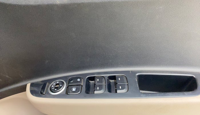 2014 Hyundai Xcent S 1.2, Petrol, Manual, 1,37,662 km, Driver Side Door Panels Control