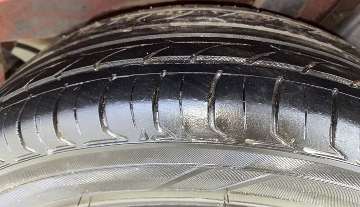 2014 Hyundai Xcent S 1.2, Petrol, Manual, 1,37,662 km, Left Rear Tyre Tread