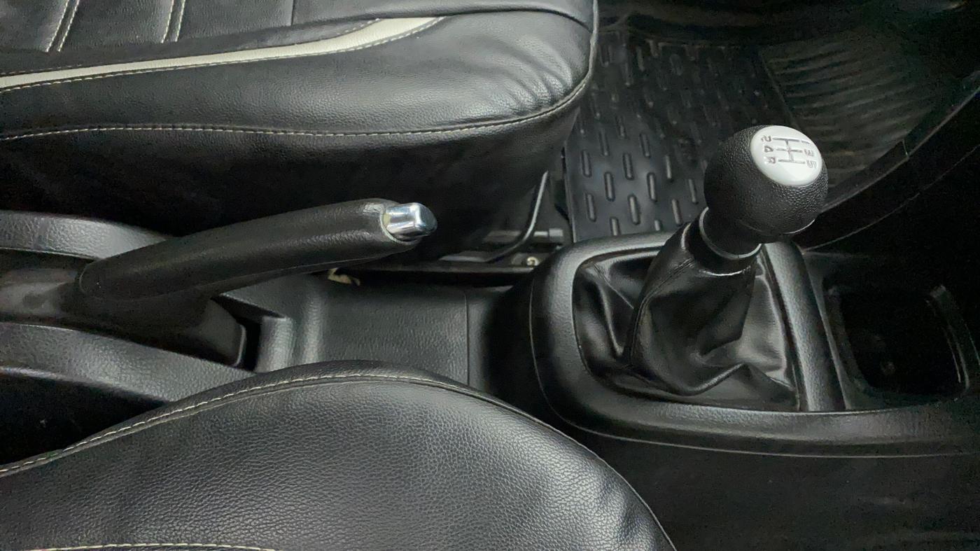 2014 Maruti Swift VXI, Petrol, Manual, 37,659 km, Gear Lever