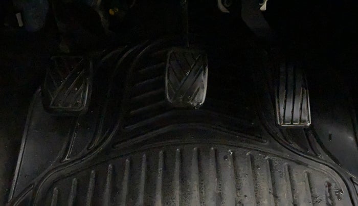 2014 Maruti Swift VXI, Petrol, Manual, 37,659 km, Pedals