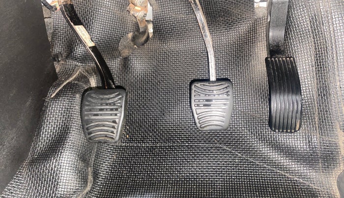 2020 Mahindra XUV500 W9, Diesel, Manual, 69,539 km, Pedals