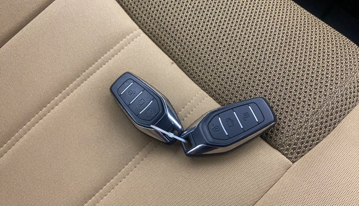 2020 Mahindra XUV500 W9, Diesel, Manual, 69,539 km, Key Close Up